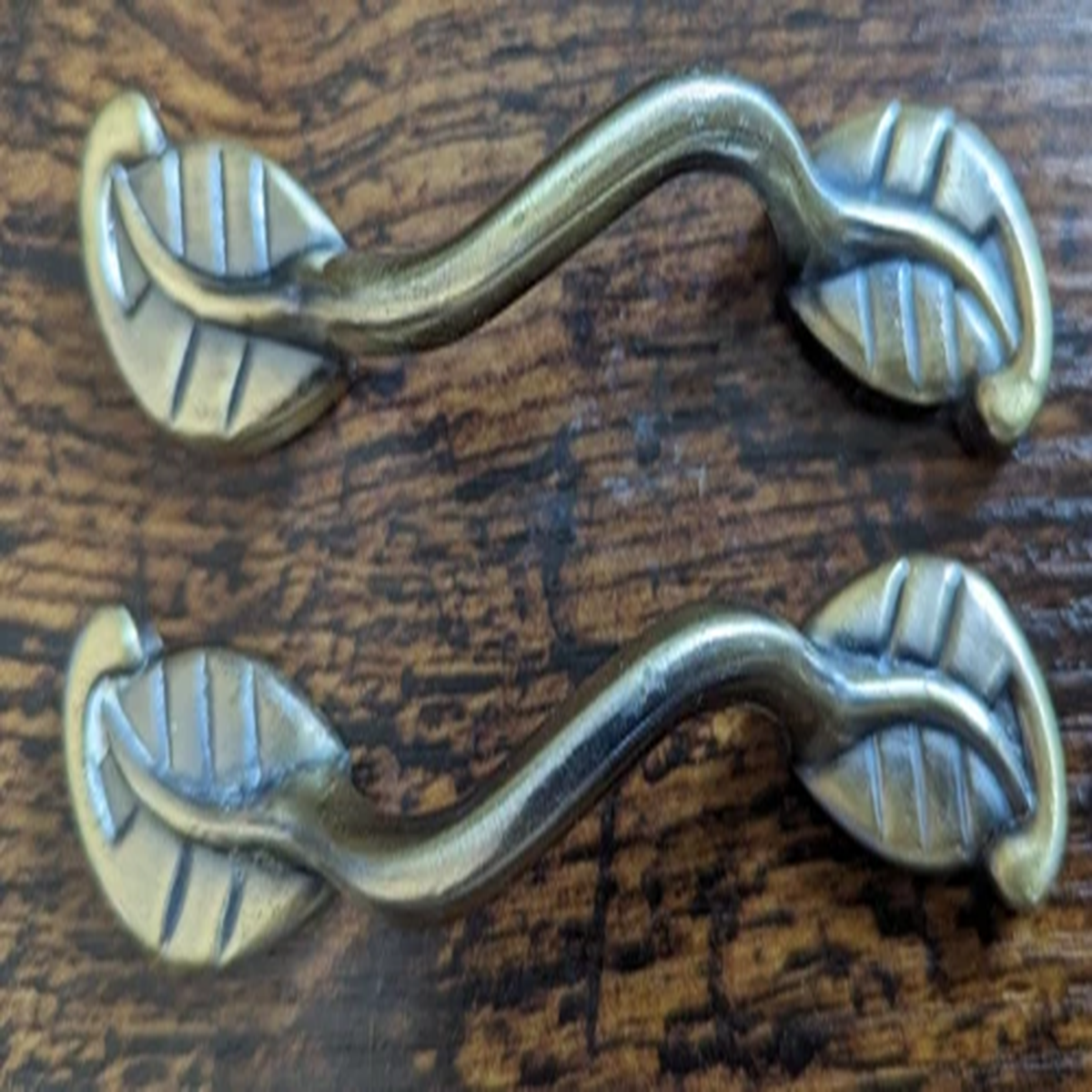 (2) Vintage Twisted Leaf Antique Brass Drawer Pulls